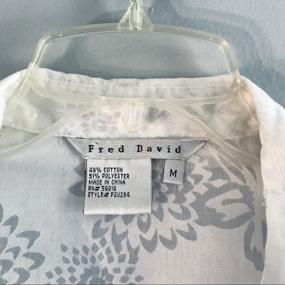 Long-sleeve button-up with floral burnout design M - Picture 3 of 6